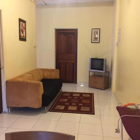 Trisya Homestay Kuala Terengganu Exteriör bild