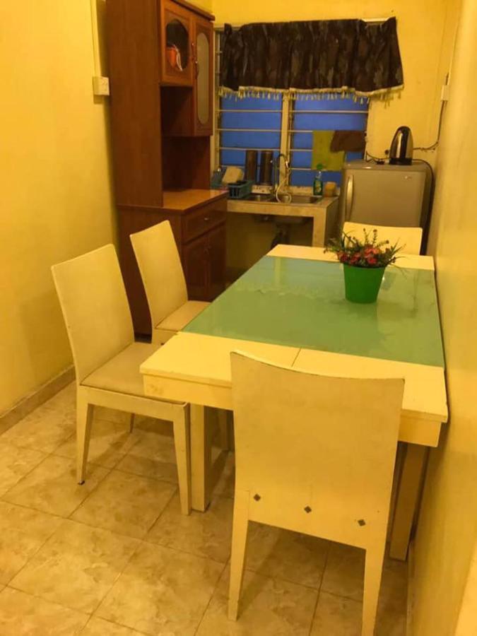 Trisya Homestay Kuala Terengganu Exteriör bild
