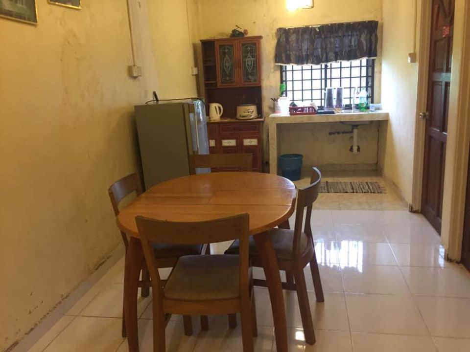 Trisya Homestay Kuala Terengganu Exteriör bild